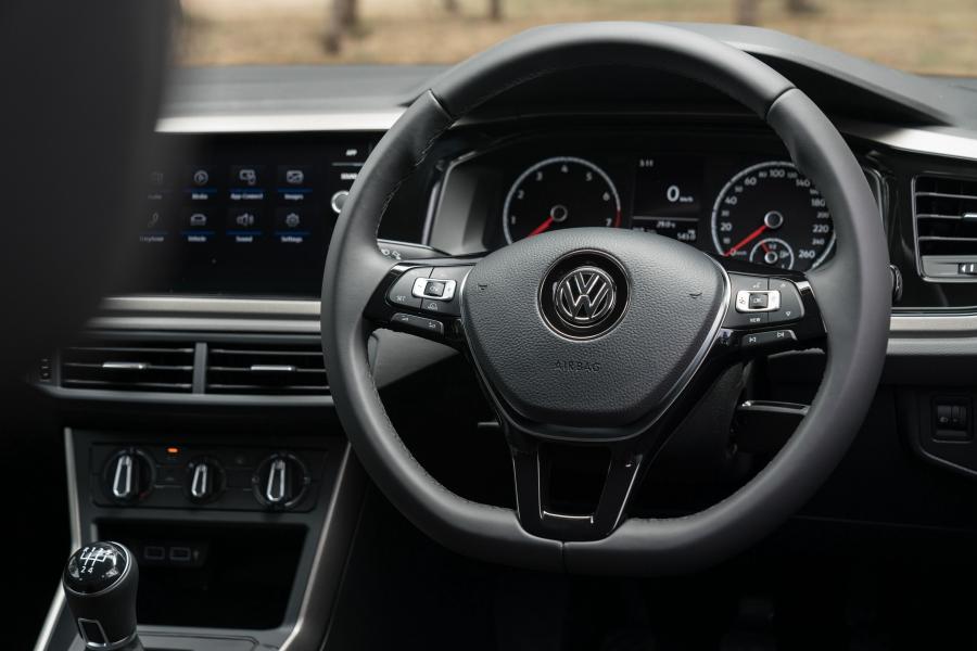Панель приборов Volkswagen Polo TSI Trendline 2018 года  (AU) (фото 3 из 29)